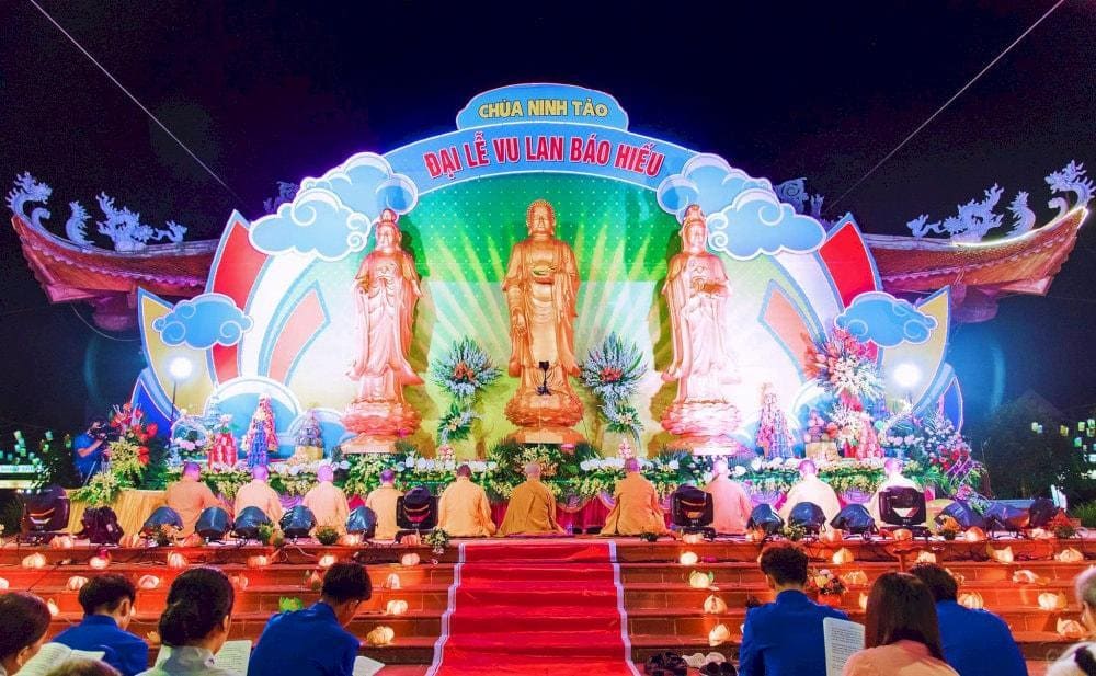 Du kh&aacute;ch c&oacute; thể đến ch&ugrave;a Ninh Tảo v&agrave;o c&aacute;c dịp lễ, hội đặc biệt để được tham gia c&aacute;c hoạt động đặc biệt tại đ&acirc;y (Nguồn: Ch&ugrave;a Ninh Tảo)